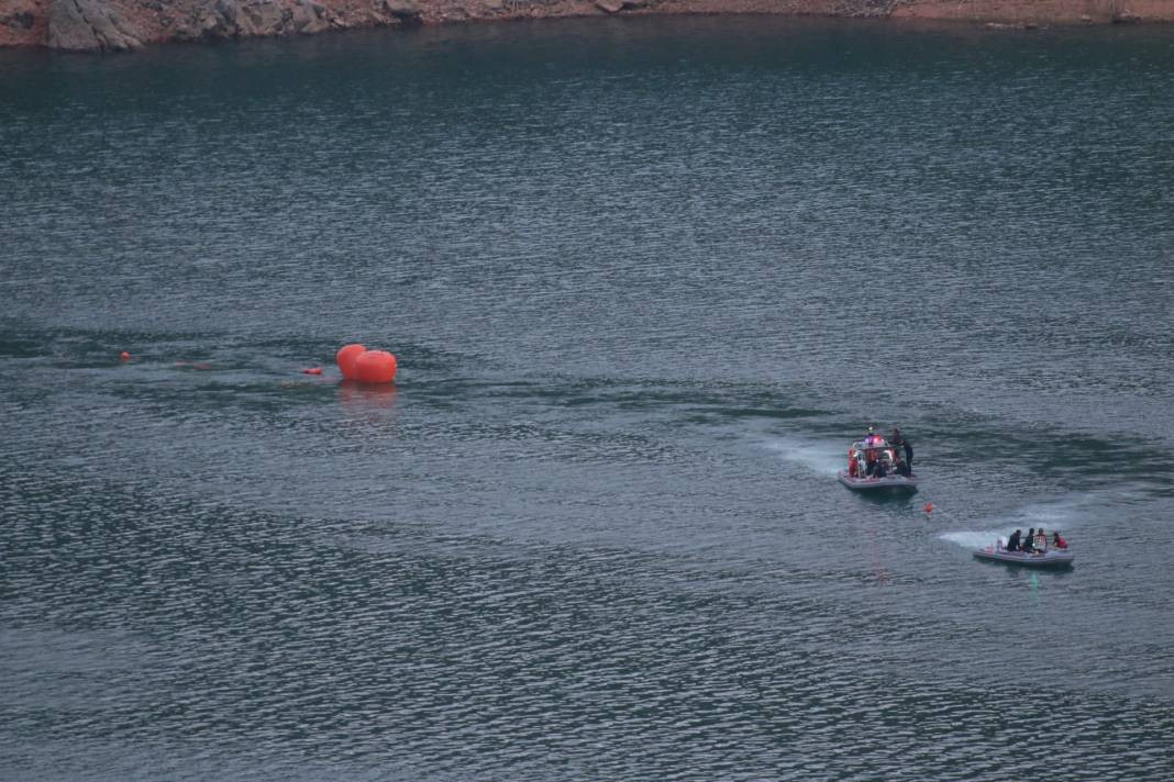 Adana'da göle düşen helikopterin enkazı JAK ve SAK Timleri tarafından çıkarıldı - Resim: 4